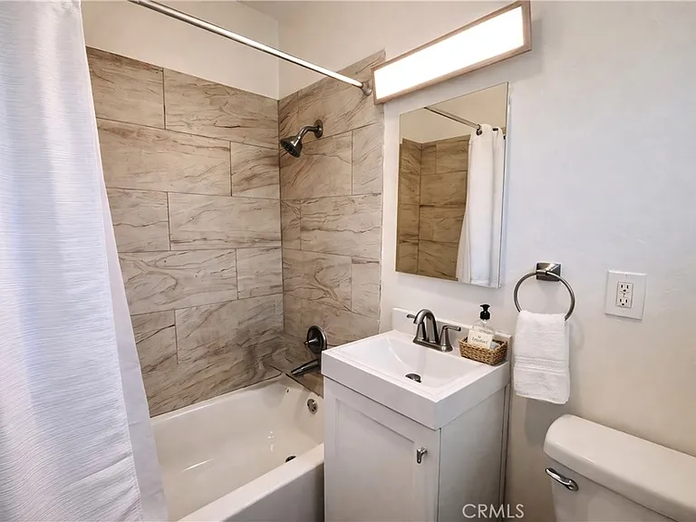 1826 W Sallie Ln #6 — Photo 3
