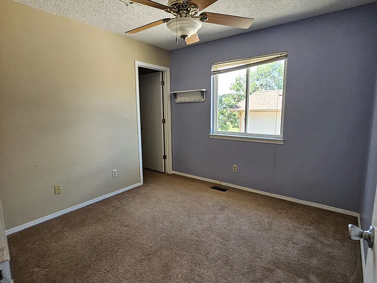 526 Longfellow Ln — Photo 7