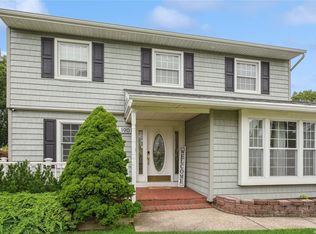 190 Greenbelt Pkwy, Holbrook, NY 11741