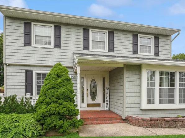 190 Greenbelt Parkway, Holbrook, NY 11741