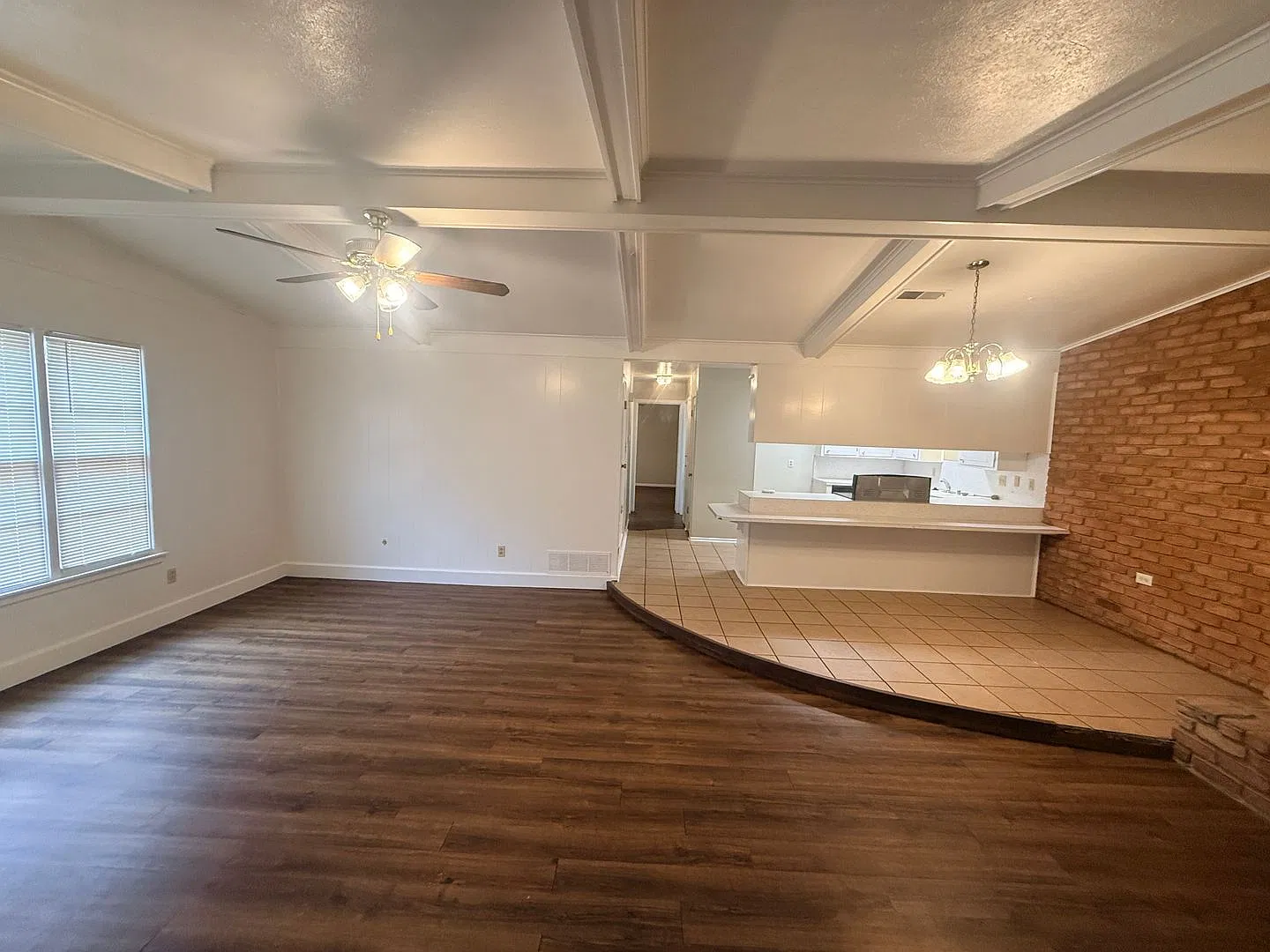 3821 51 — Photo 2