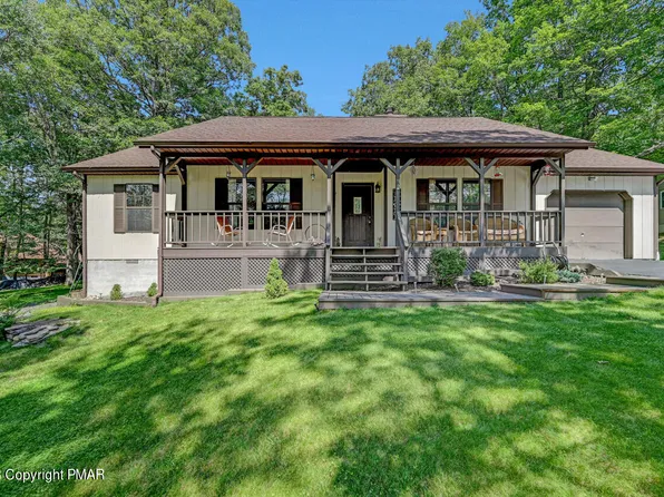 156 Oakenshield Dr, Tamiment, PA 18371