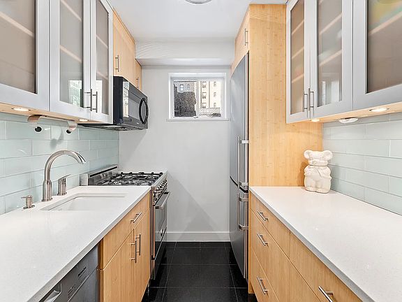 3rd image of 310 Lexington Ave APT 6D