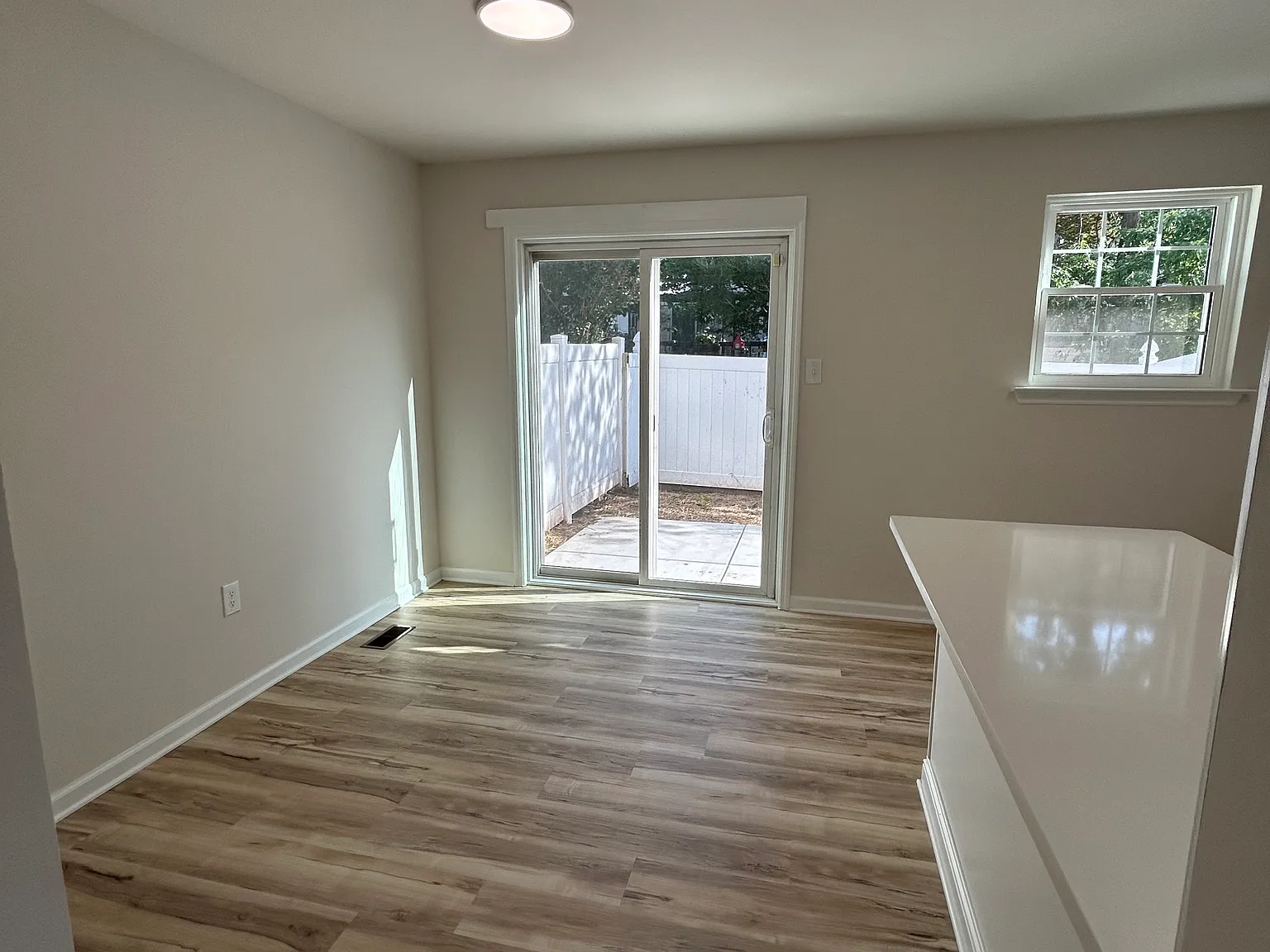 3 bed, 2000 sqft, $2,595 — Photo 4
