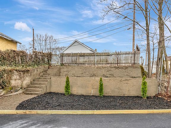 5th image of 185 Colburn St #185