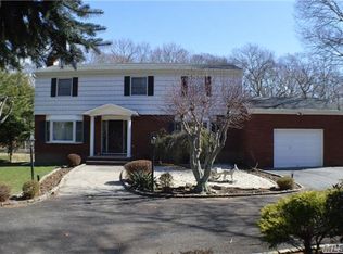 1400 Stars Rd, East Marion, NY 11939