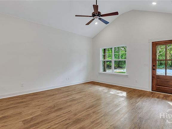 5th image of 733 W Ninth Street