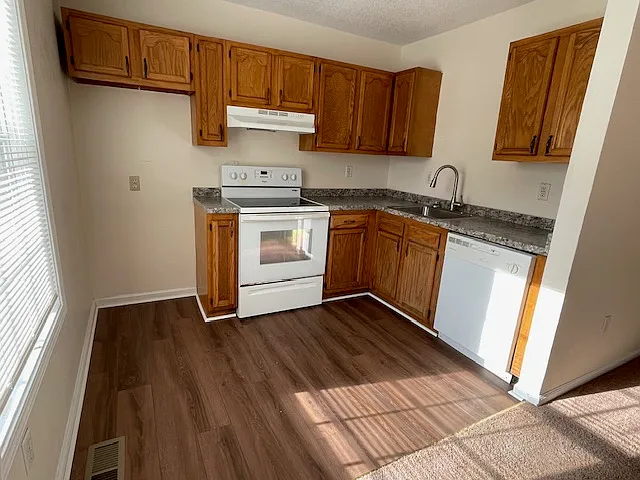 146 Stewart St — Photo 3