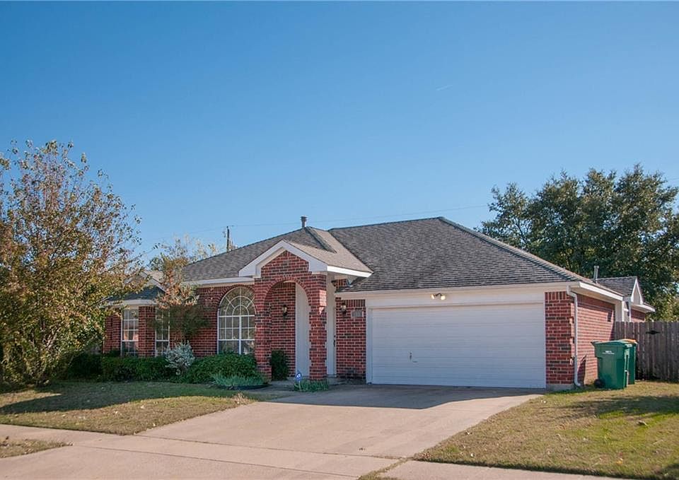 1st image of 813 Steadman Dr