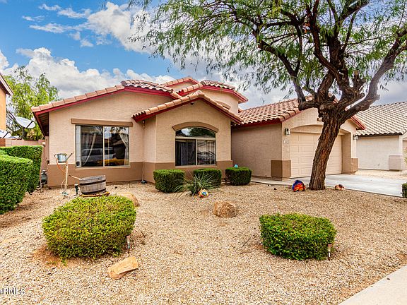 4th image of 548 E EMBASSY Drive
