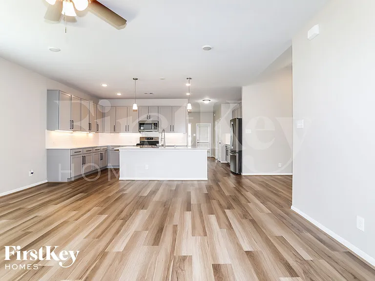 811 Steam Ridge Ln — Photo 2