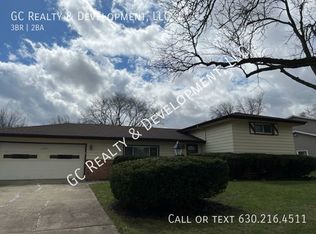 1205 E Barberry Ln, Mount Prospect, IL 60056