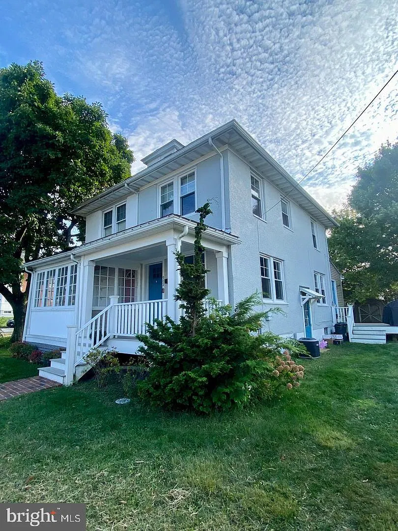 2 bed, 1.0 bath, 1106 sqft, $1,750 — Photo 1