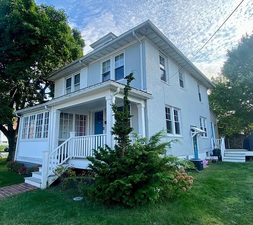 902 N 9th St