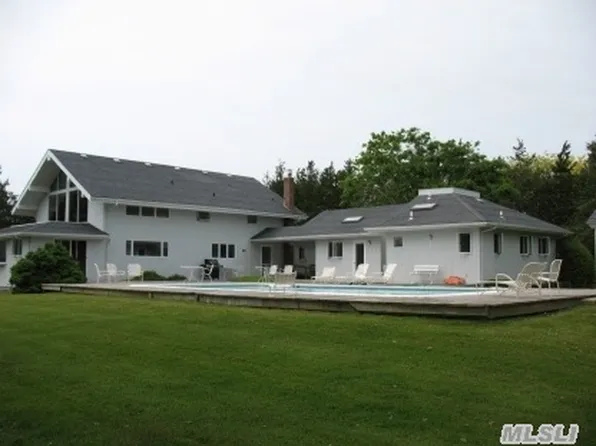 18 Quogo Neck Ln, Quogue, NY 11978