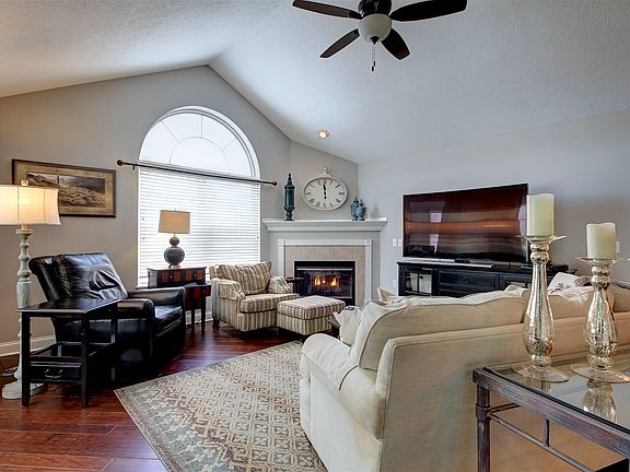 3rd image of 2840 Canterbury Cir