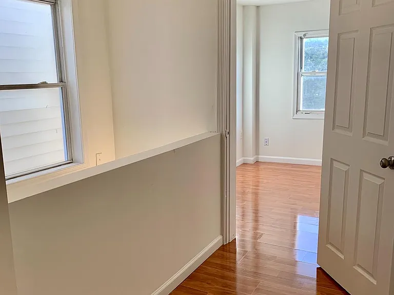 221 Baker St — Photo 33