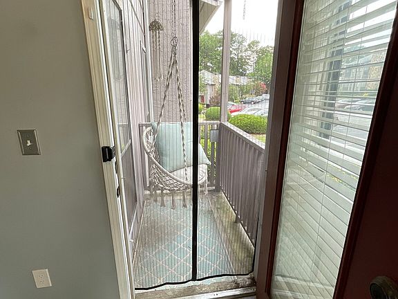 5th image of 3969 Woodridge Way