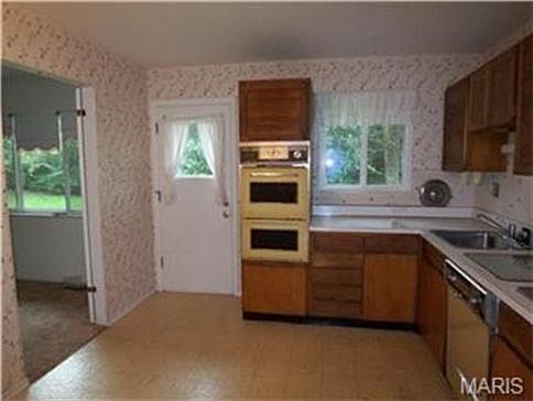 2nd image of 1220 Moncoeur Dr