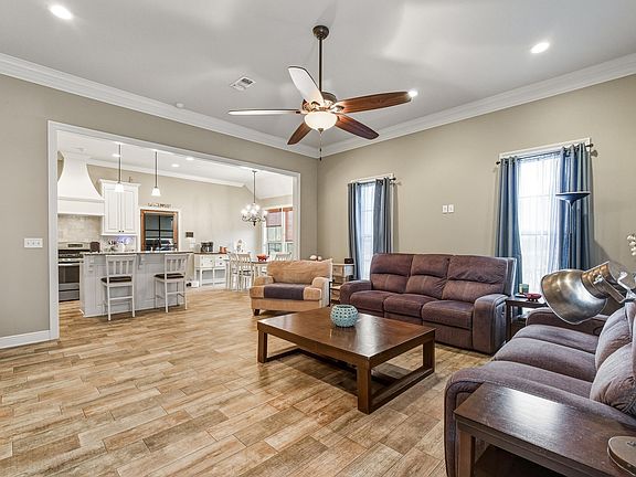 5th image of 400 Fleur De Lis Dr