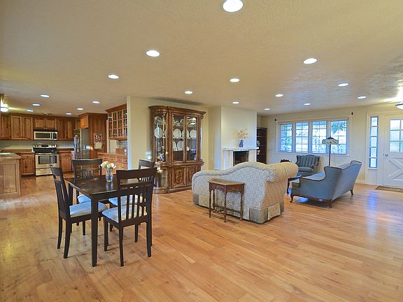 4th image of 2405 E Camino Way