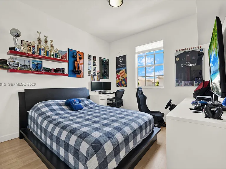 9318 SW 220th St — Photo 31