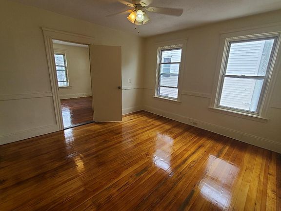 2nd image of 131 Illinois St Floor 1