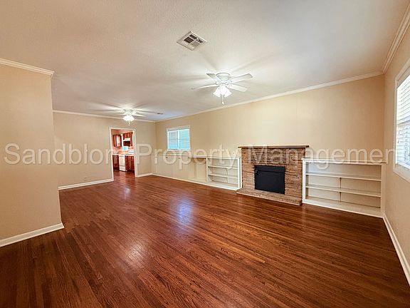 3rd image of 832 N Columbia Ave
