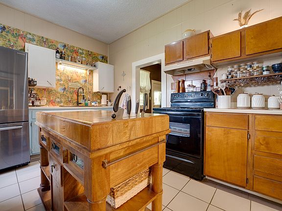 4th image of 204 Brewster Ave