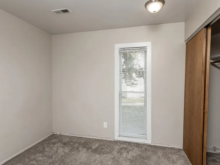 Oakwood Apartments — Photo 69