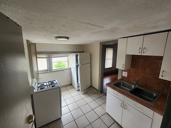 4th image of 826 11th St N APT 4