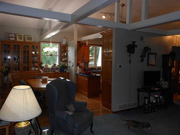 5th image of 4521 Wellington Ave