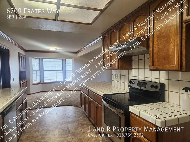 6709 Frates Way — Photo 7