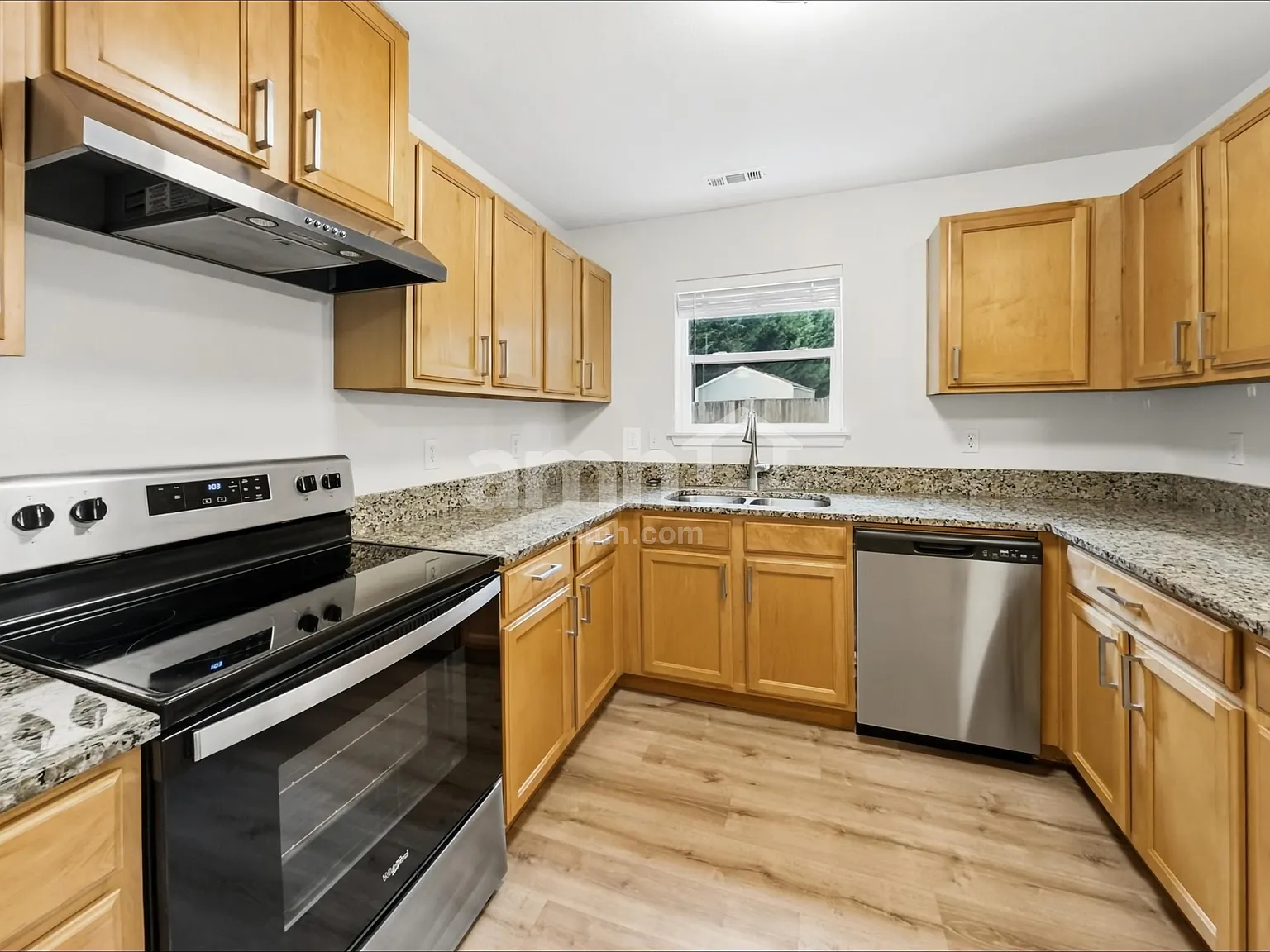 4 bed, 2.5 bath, 2070 sqft, $3,040 — Photo 3