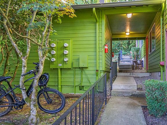 3rd image of 3530 SW Beaverton Hillsdale Hwy #2