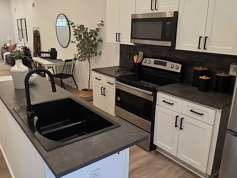 532 N Belnord Ave — Photo 2