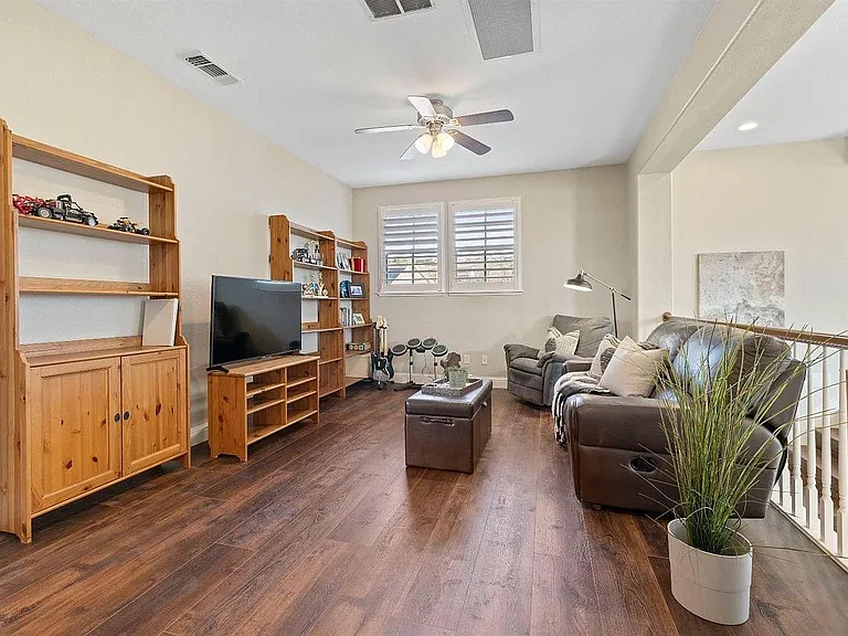 4930 Village Green Dr — Photo 30