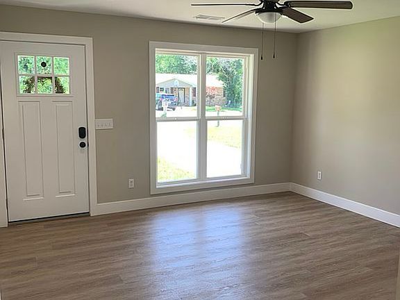 3rd image of 411 Louise Dr