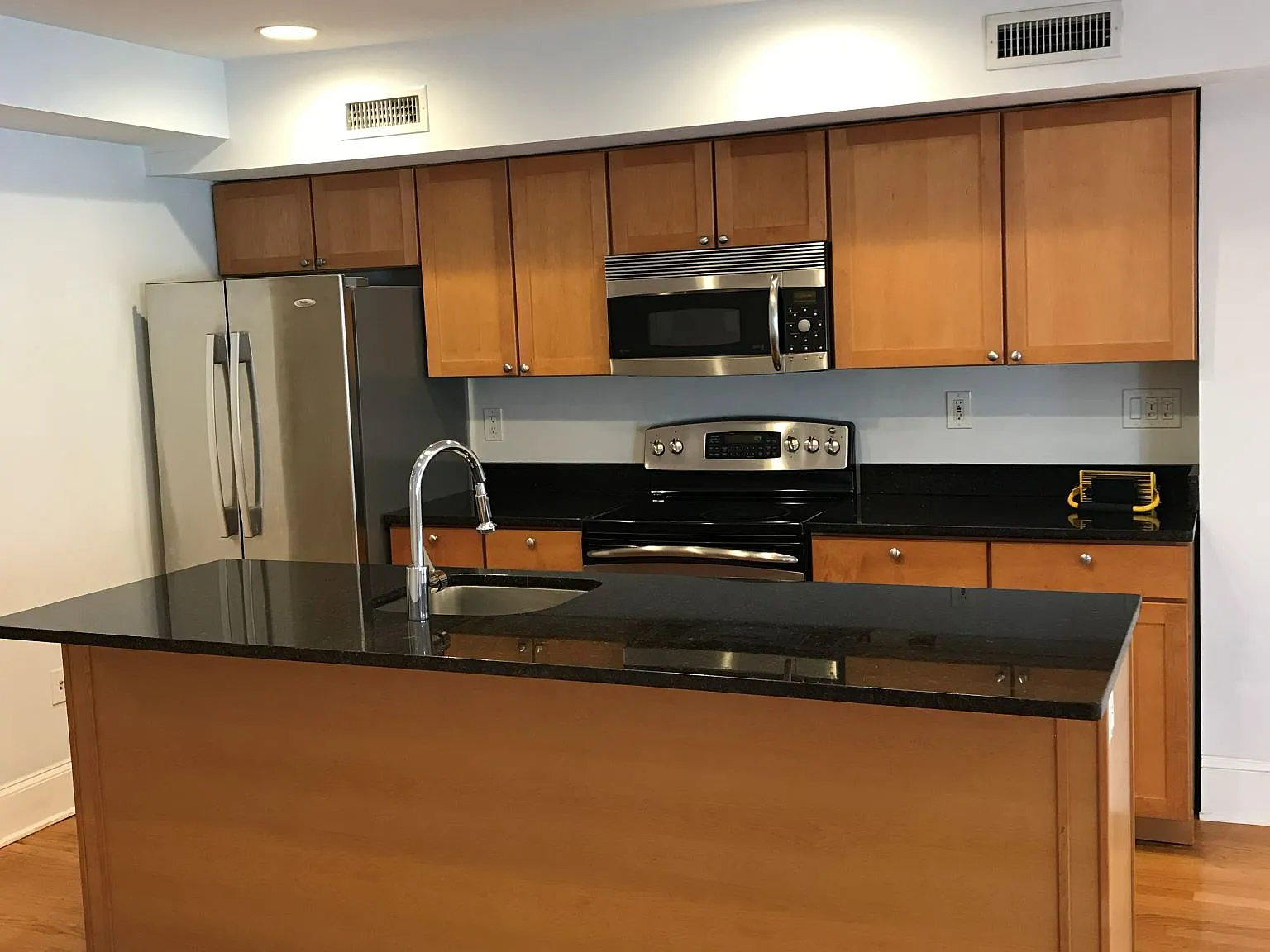 2 bed, 1142 sqft, $2,950 — Photo 3
