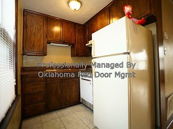 5th image of 2415 N Harvey Ave APT 11