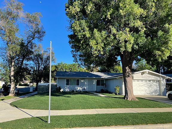 3rd image of 6726 Capistrano Ave