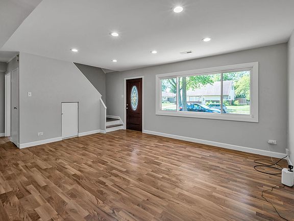 3rd image of 404 Westgate Dr