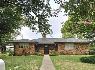 406 Brookhollow St, Decatur, TX 76234