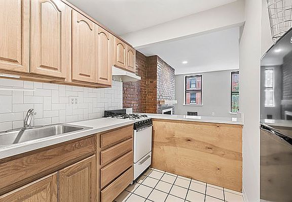 4th image of 506 E 6th St #5F