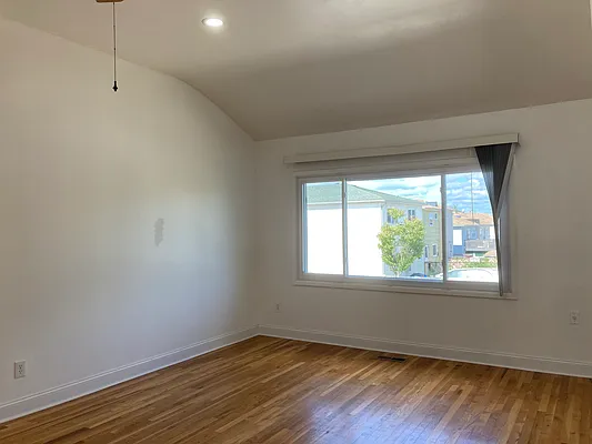 Rented by E House Realty & Management Inc. | media 10
