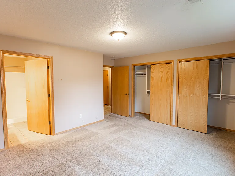 Deer Ridge Apartments — Photo 9
