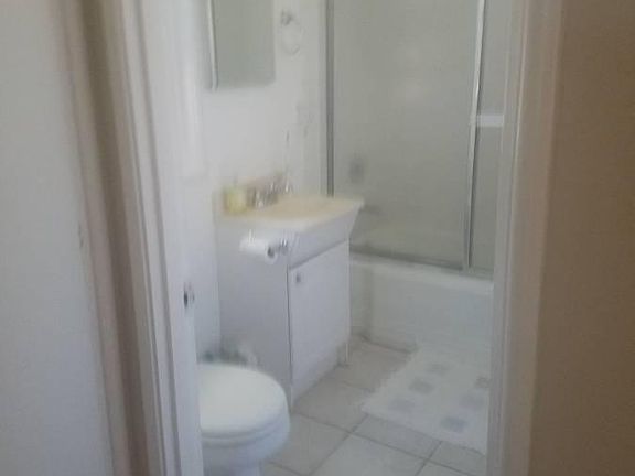 5th image of 300 Redwood Ave