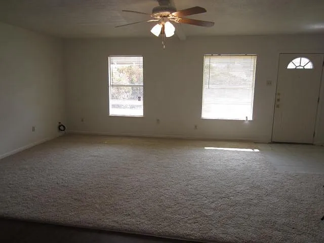 7706 Meadowview Ln — Photo 11