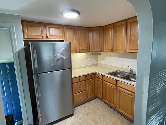 4th image of 2368 Parkwood Ave