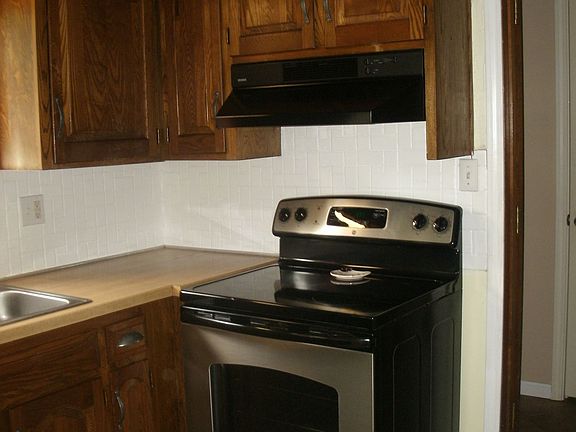 3rd image of 7904 Southview Dr